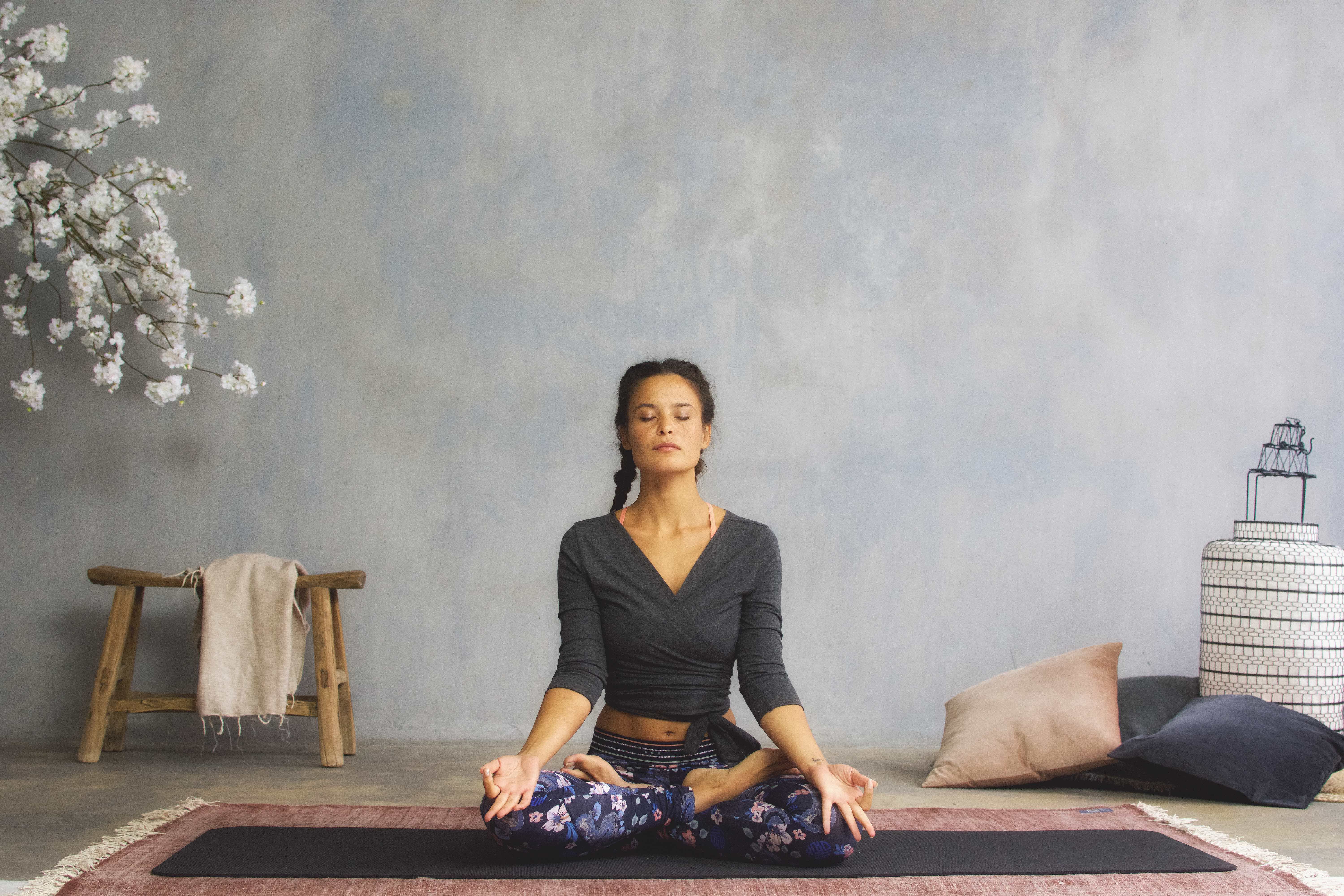 /Magazine/2018/Holi-Yoga/2018-09-18_Open Yourself Up to the Spiritual Meaning of the Lotus Flower (header).jpg